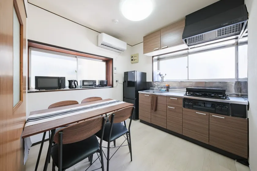 [13 minutes by car from Disney] Private house/accommodates up to 9 people/6 beds/family friendly/toy story room available - Image 1