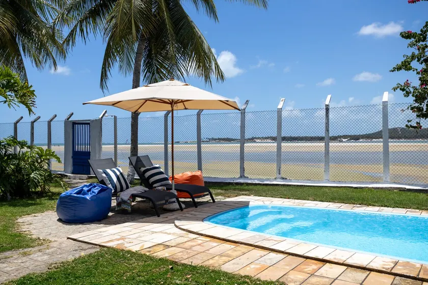 Large and Pleasant Seaside House with 5 Suites - Image 1