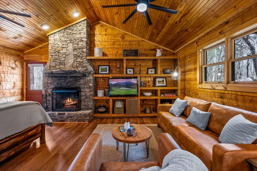 Mountain-Modern Cabin with BIG Jet Tub - Image 1