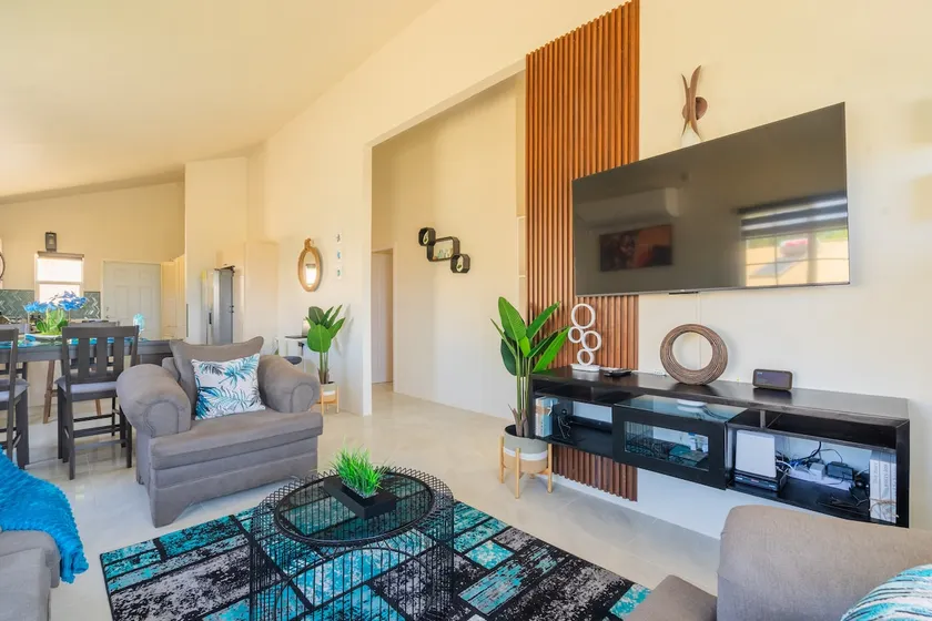 The Oasis - Camelot | Sea View & VIP Beach Pass - Image 1