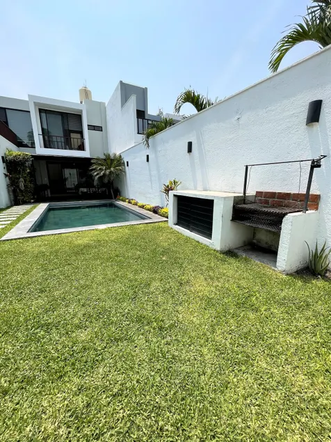 Nice and modern house with a pool and terrace - Image 1