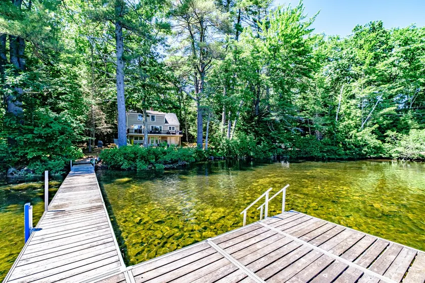Waterfront Vacation Retreat with lots of Amenities - Image 1
