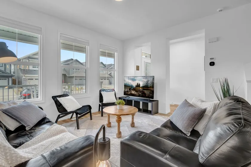 5 Queen Beds • Family Home • Foosball • Near Airport • AC - Image 1
