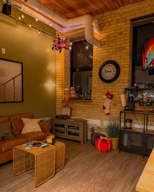 Heart of the City: Cozy 2-Bed Loft - Image 1
