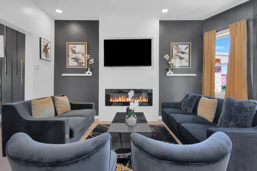 Luxury Group Stay • Sleeps 16 • Tesla Charging - Image 1