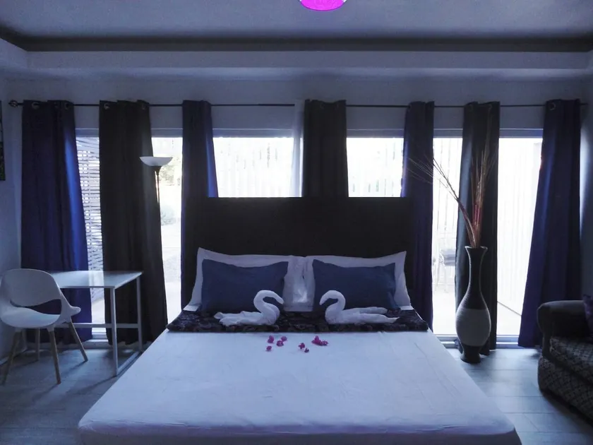 Ocho Rios Modern Self Contained Studio with pool, cable, LED TV, fast Internet. - Image 1