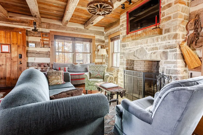 Sunburst Lodge - Image 1