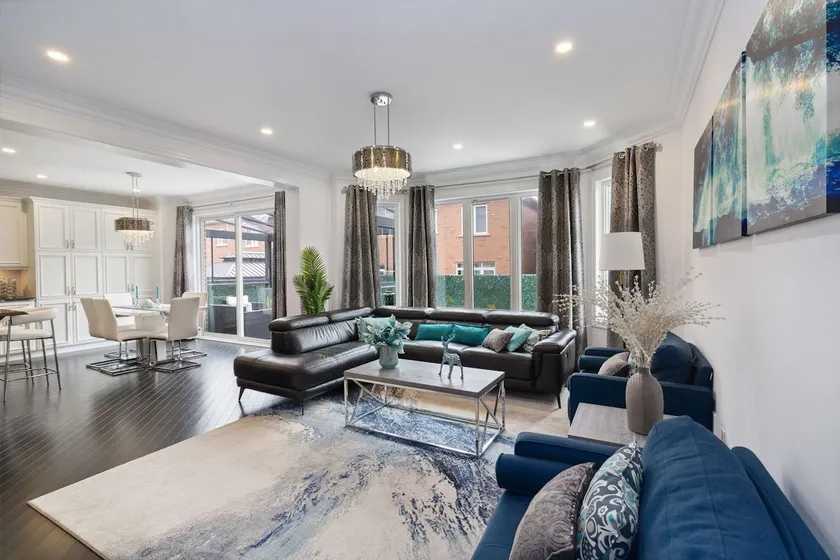 Contemporary 4BR Oakville Home – Downtown Core - Image 1