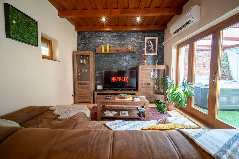 Jacuzzi Getaway w/ E-Bikes & Remote Vibes - Image 1