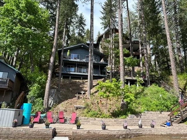 Twin Lakes Guesthouse Chalet - Image 1