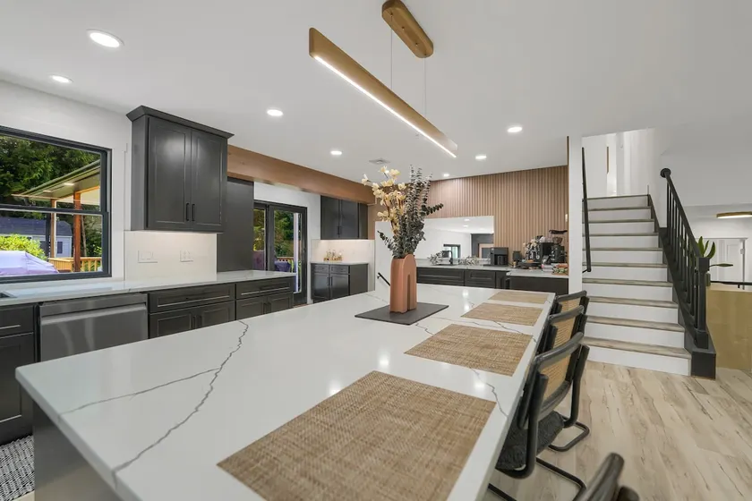 Modern - 4 Bedroom 3 Bath-Walk to Beaver Stadium - Image 1