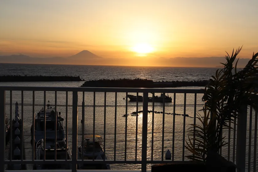 3-story building with ocean view rooftop terrace for BBQs | Maximum 13 people - Image 1