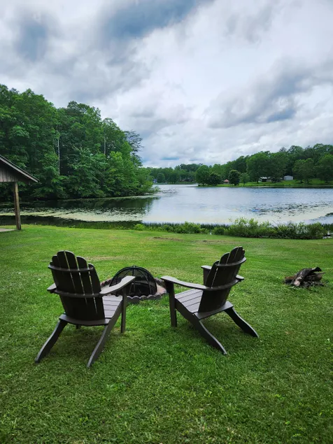 Reel Simple LAKEFRONT Cabin has kayaks for guests to enjoy on the lake! - Image 1