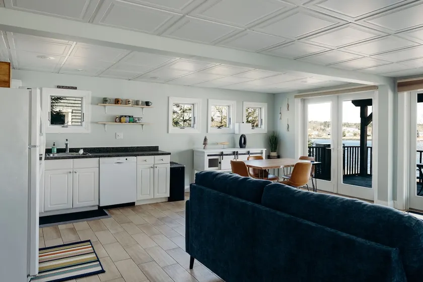 Eleanor's Cove - Apartment on Bayview St - Image 1