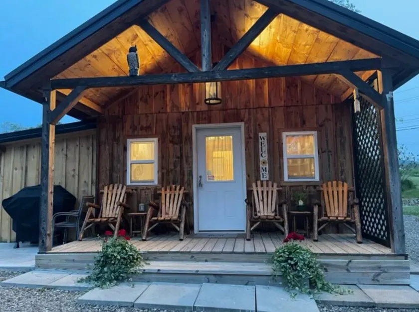 Ayers' Acres ~ Cabin 1, sleeps 6 ~ spacious - Image 1