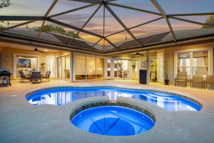 Spacious 5 Bed/4Bath House w/ Private Pool! - Image 1