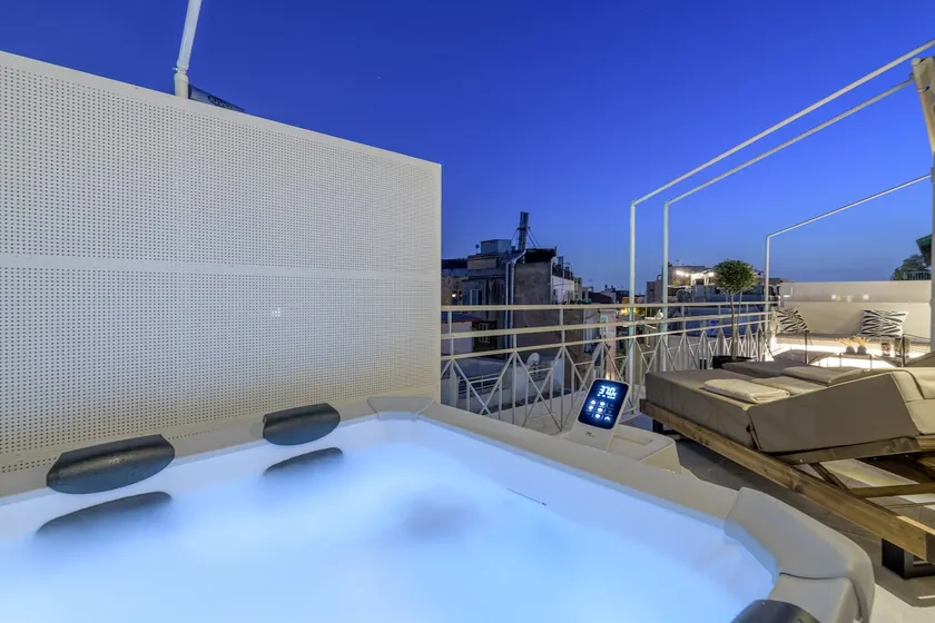 Central Sunny Loft with Plunge Pool - Image 1
