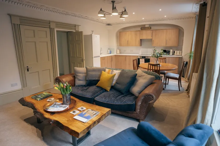 Stunning unique period 2 bedroom apartment - Image 1