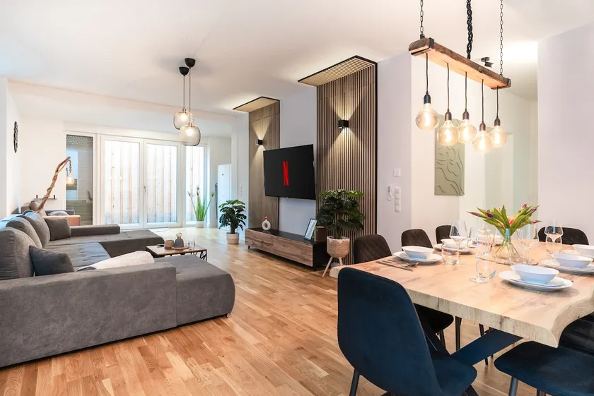 Spacious Central Apartment | Terrace | 2 Baths - Image 1