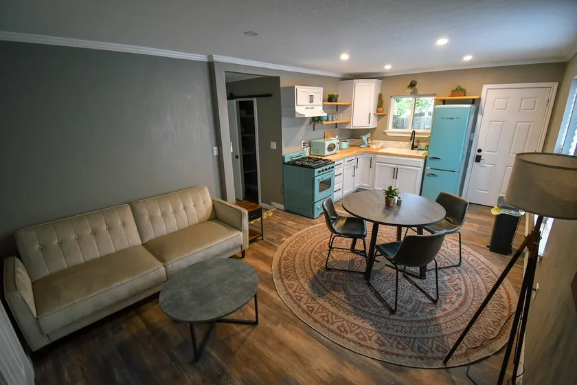 Garden Oasis Guesthouse w/Starlink - Image 1