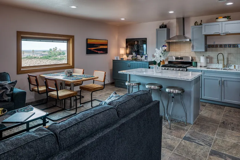 Beautiful Lake View Getaway! - Image 1