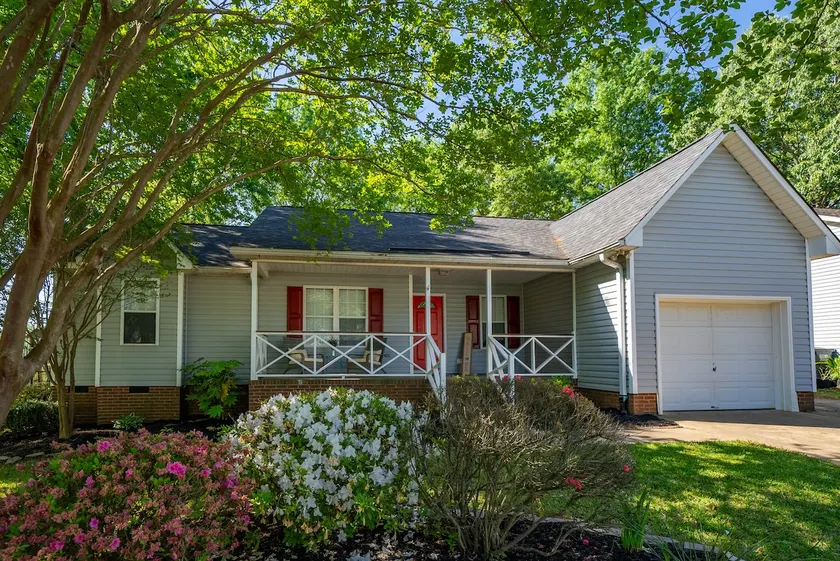 The Nestle 3-Bed 2-Bath Chapin - Near Lake Murray - Image 1