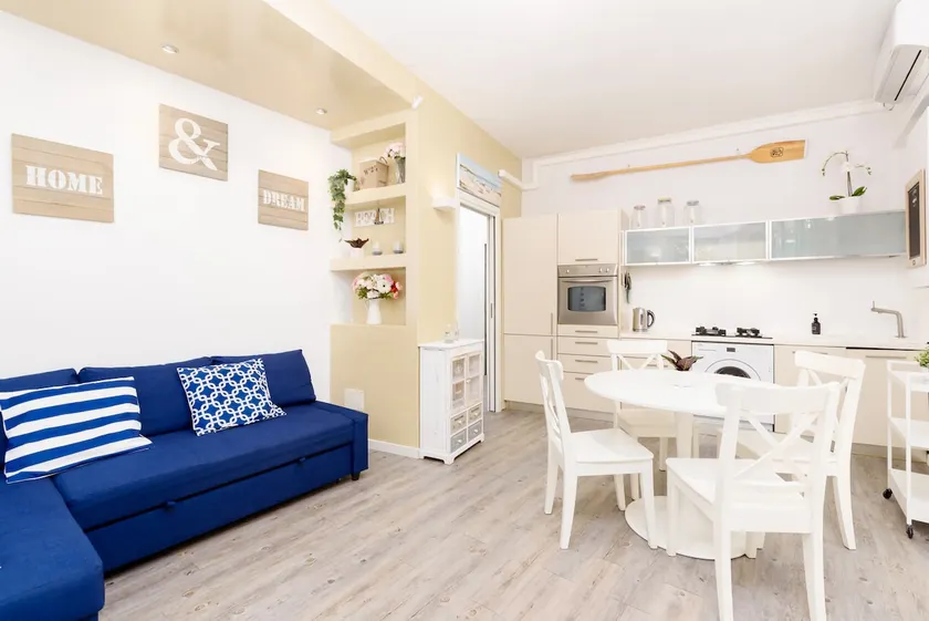 Diamante Beachfront Apt with Free Parking - Image 1
