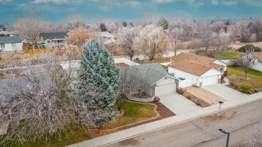 4 bed home w giant yard-Meridian - Image 1