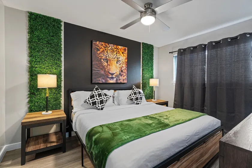 Mins 2 Dwntown Private Stay Nestled Austin Pad - Image 1