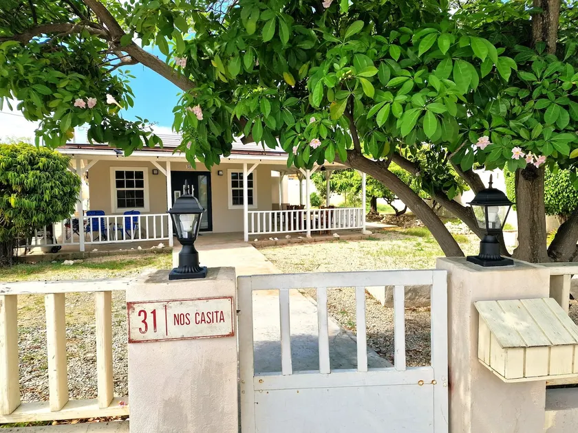 Nos Casita - 5 min walk to the beach - Image 1