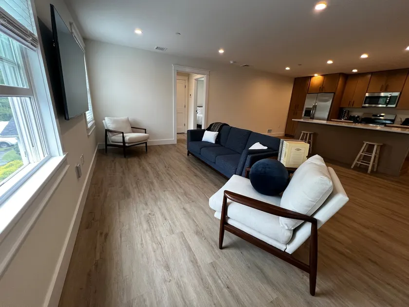 Hudson Valley Modern Apartment. King Bed/Queen - Image 1