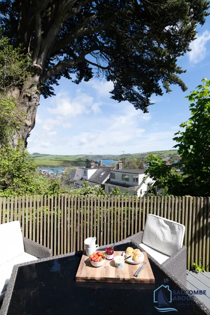 The Hideout-Boutique Cabin, Estuary View & Parking - Image 1
