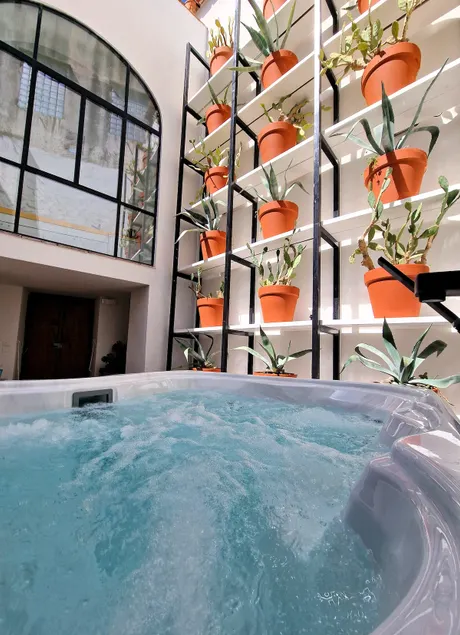 Capri Kronos Design Suites - 2 king beds, with gym, SPA & jacuzzi - Image 1