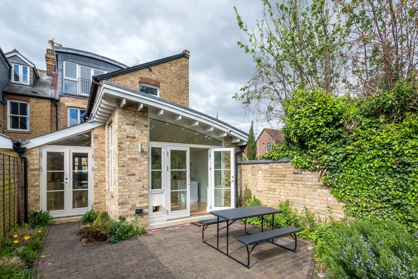 Summertown 4-BR Family Home - Families only - Image 1
