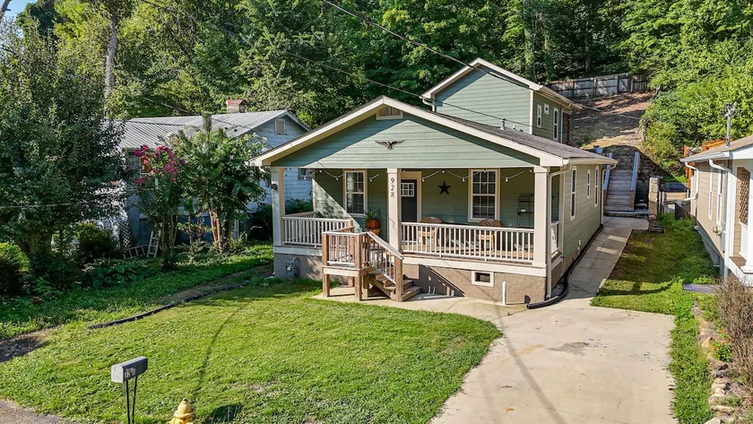 Vintage Charm, Modern Living at Downtown - Image 1