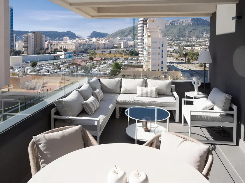 Alexia 1 Luxury Apartment Parking/ Pool/Paddle/Gym - Image 1