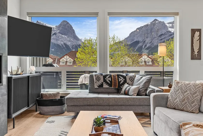 Alpine Ridge- Rooftop Hot Tub, EV Plug, PS5 & more - Image 1