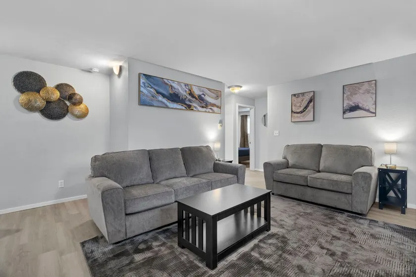 Modern remodeled 2 bedroom with TV's in the rooms - Image 1