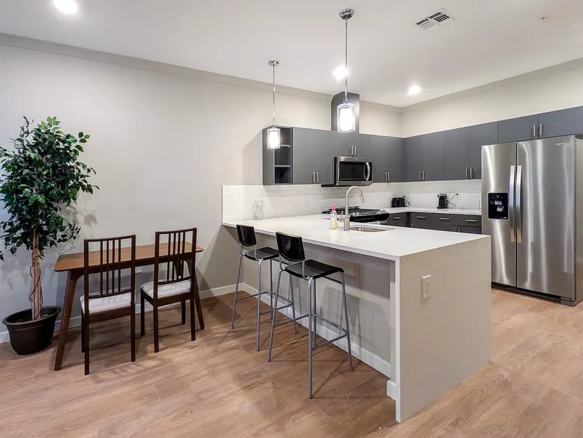 213 Spacious 3BR | Walk to Train | Free Parking - Image 1