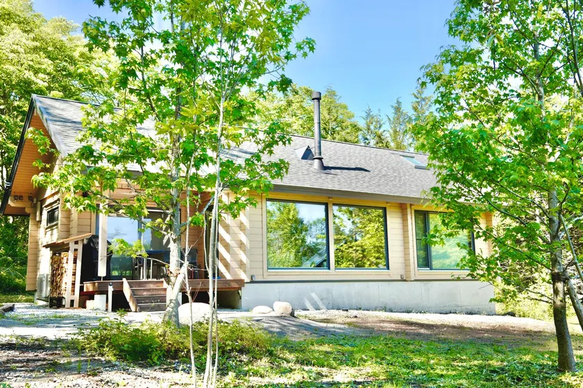 Finnish log house rental nestled in the forest of Yatsugatake - Image 1