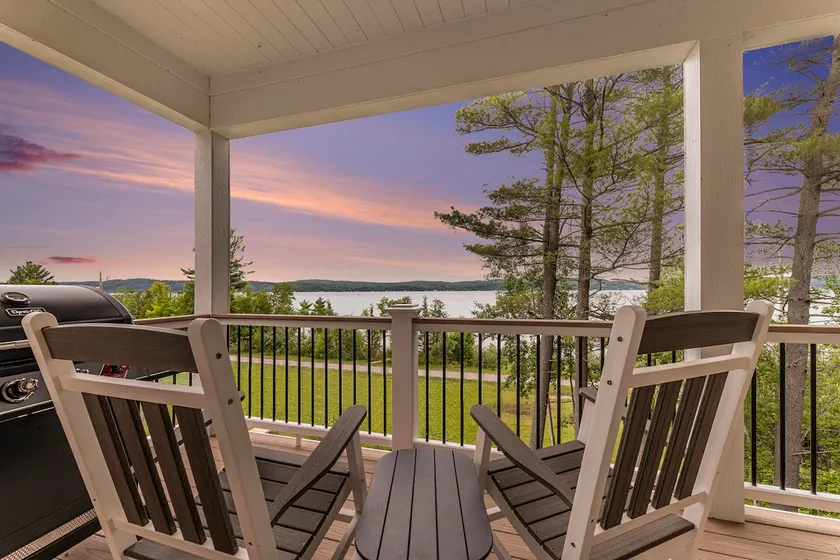 New Build Luxe Lakefront Living, Crystal Lake NoMI - Image 1