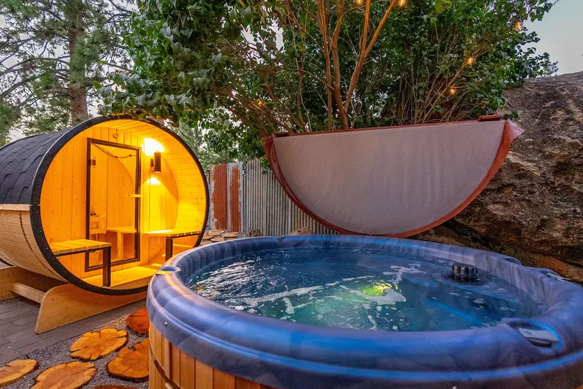 River Run Bend Bungalow & Romantic Spa Grotto - Image 1