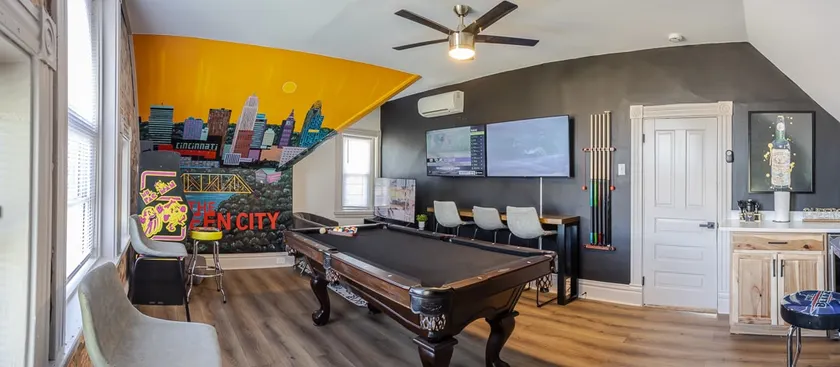 NEW Historic Mansion-Sleeps 15-Game Room-Parking - Image 1