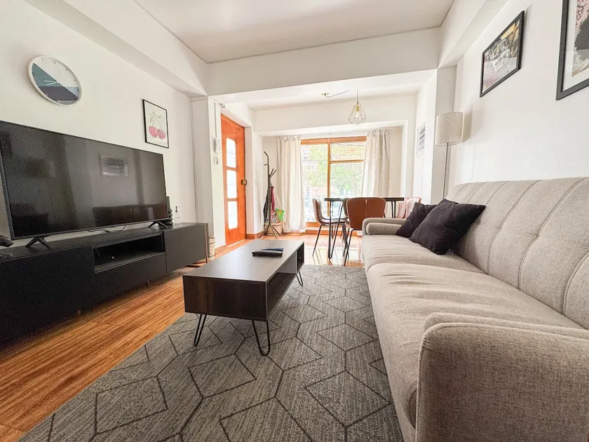 Charming 2-story apt. w/ balcony - Image 1