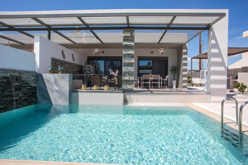 Kiki Luxury Villa - Image 1