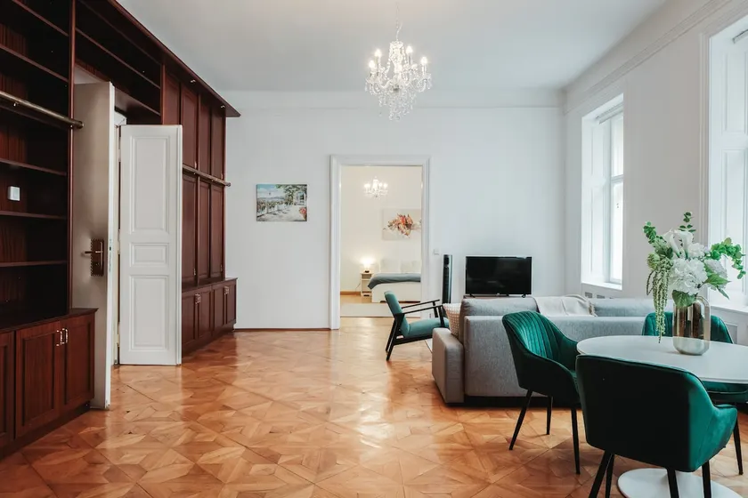 Spacious & Quiet, 170m2, CityCenter&Metro, 1month+ - Image 1