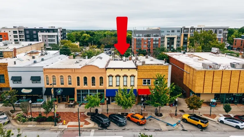 Downtown loft in the heart of Mass! Full floor! - Image 1