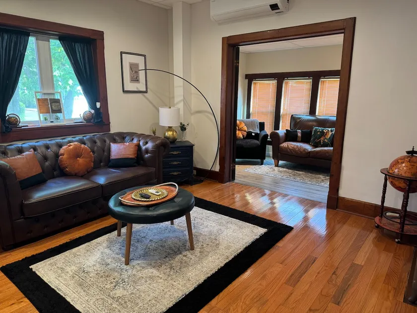 Surveyor’s Speakeasy-2 bed/2Bath - Image 1