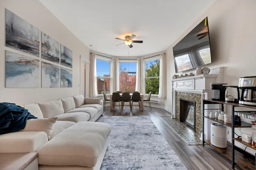 Charming & Cozy 4BD Retreat Steps to Wrigley Field - Image 1