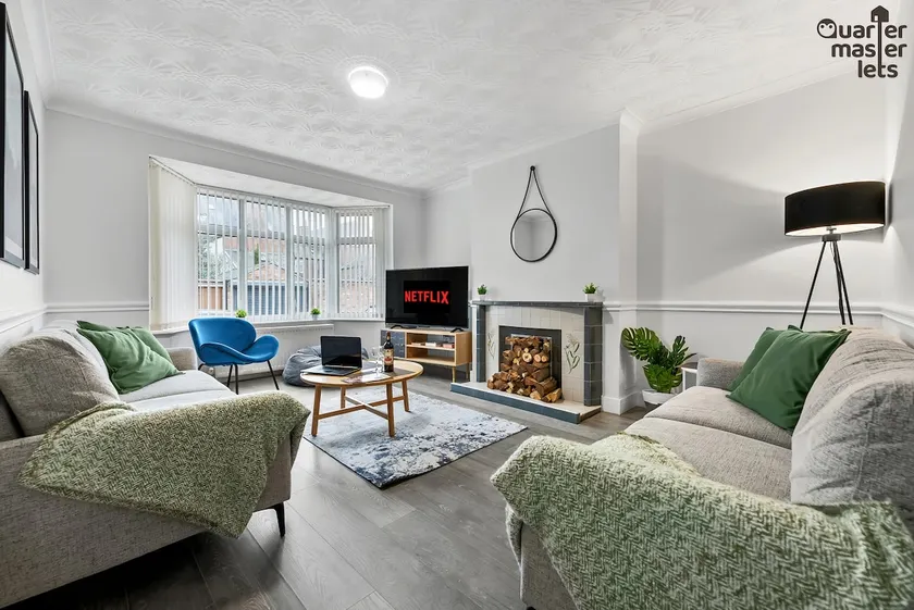 5 Bedroom Central Townhouse with Parking that Sleeps 9 - Image 1